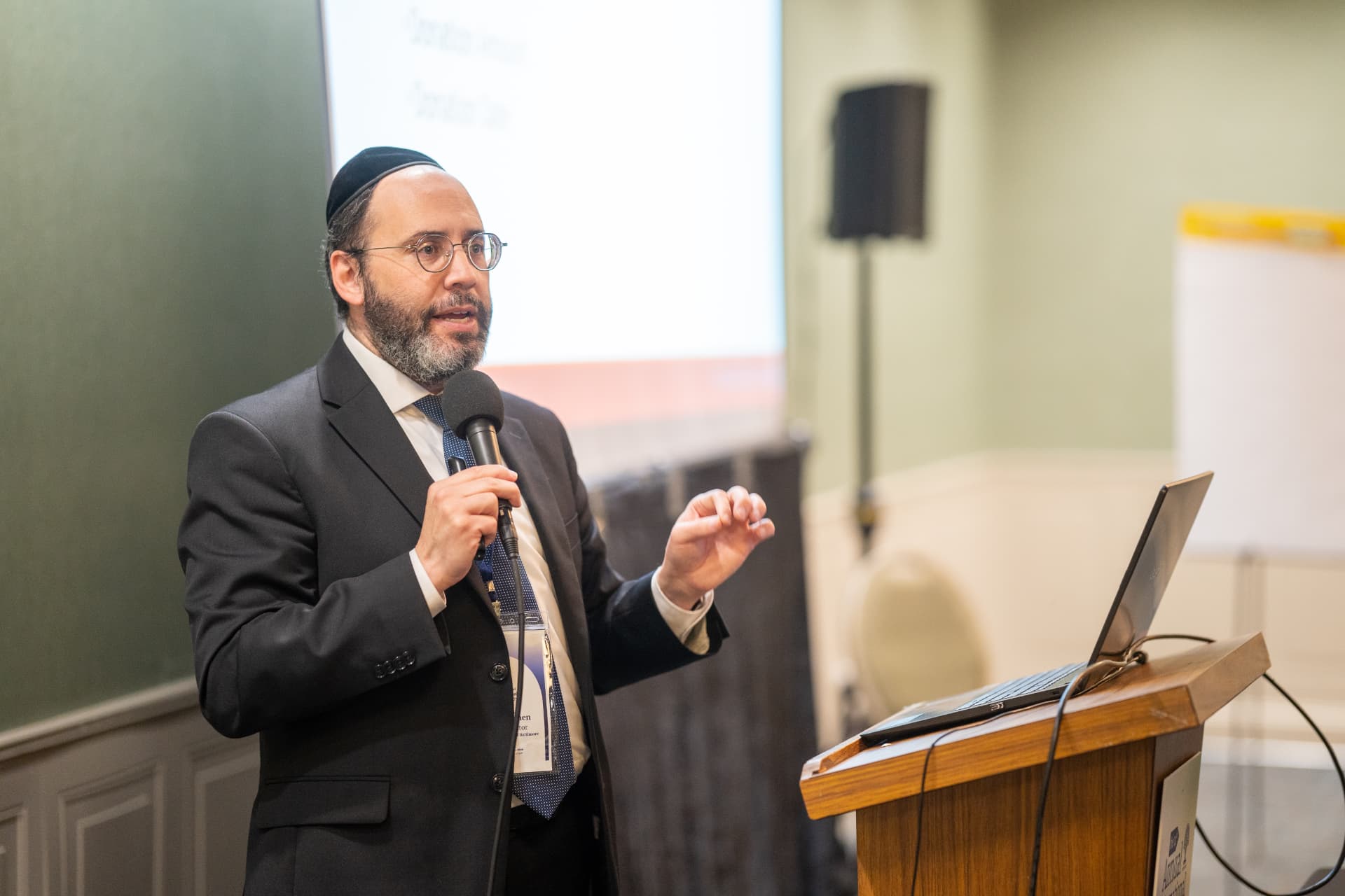 Yaacov Cohen presenting at a conference